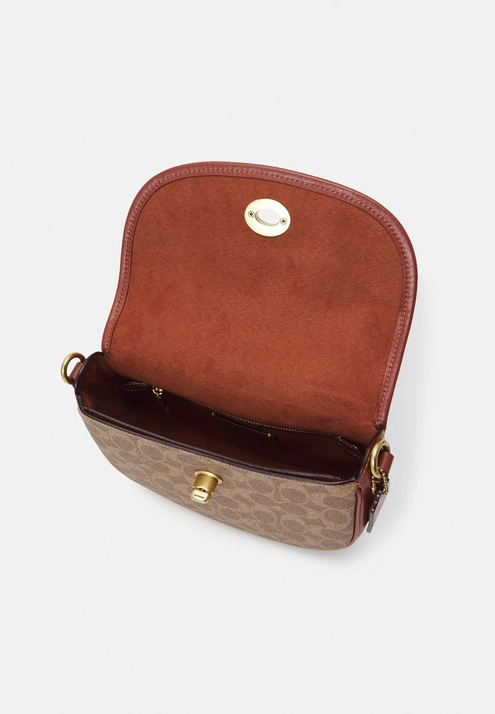 Best reviews of ???? Coach SIGNATURE WILLOW SADDLE - Across Body Bag - Tan Rust ✨ 3 Best reviews of ???? Coach SIGNATURE WILLOW SADDLE - Across Body Bag - Tan Rust ✨ - Image 3