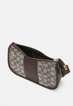 Deals ???? Coach ORIGINALS SIGNATURE SWINGER - ???? Handbag - Oak Maple ⭐ 7 Deals ???? Coach ORIGINALS SIGNATURE SWINGER - ???? Handbag - Oak Maple ⭐ -Coach Shop 4ec2db3b110940d28fc0105fde3ba670