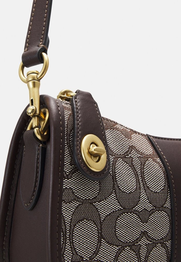 Deals ???? Coach ORIGINALS SIGNATURE SWINGER - ???? Handbag - Oak Maple ⭐ 4 Deals ???? Coach ORIGINALS SIGNATURE SWINGER - ???? Handbag - Oak Maple ⭐ - Image 4