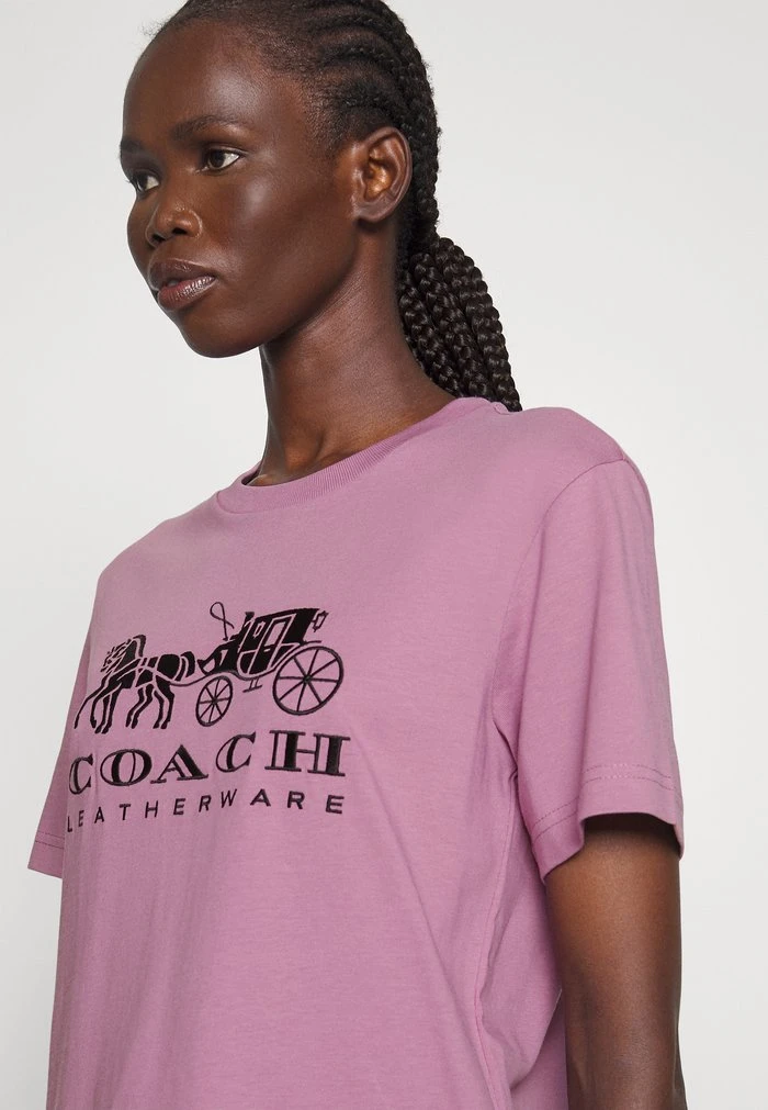 Deals ???? Coach EVERGREEN HORSE AND CARRIAGE TEE - Basic T-shirt - Violet Orchid ✔️ 5 Deals ???? Coach EVERGREEN HORSE AND CARRIAGE TEE - Basic T-shirt - Violet Orchid ✔️ - Image 5